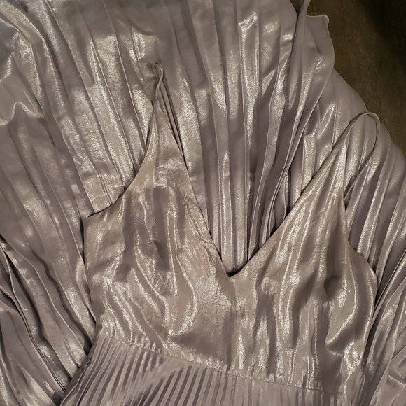 TOPSHOP Metallic Plunge Pleat Midi Dress - Picture 4 of 7